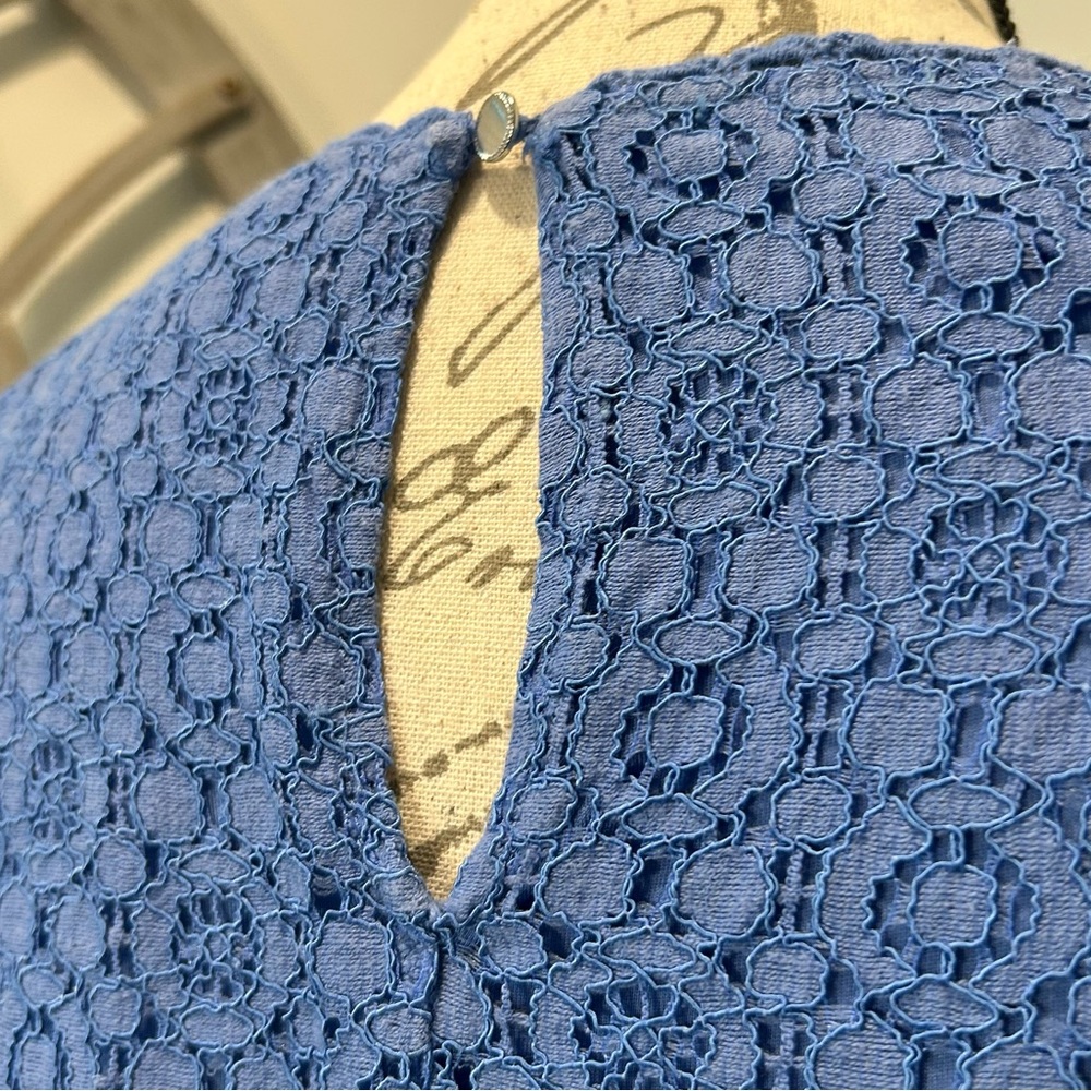 Banana Republic Lacey Blouse Crochet Like Overlay Pretty Periwinkle Size Medium - Picture 6 of 9
